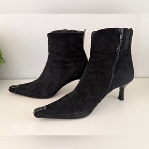 Donald J. Pliner Black Suede Kitten Heeled Boots with Leather accents . Sz 9.5